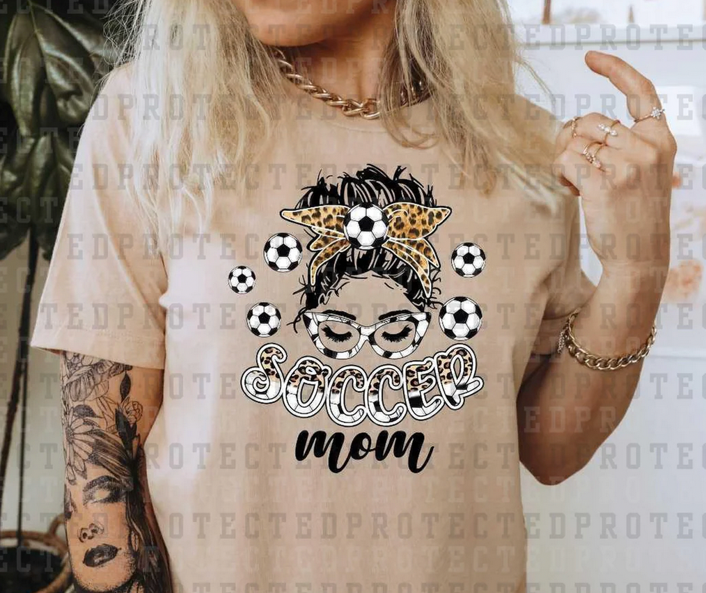 SOCCER MOM : T-SHIRT